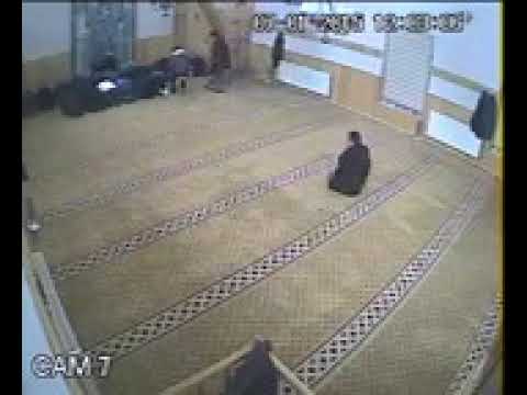 Namaz kılan amcaya yılın şakası